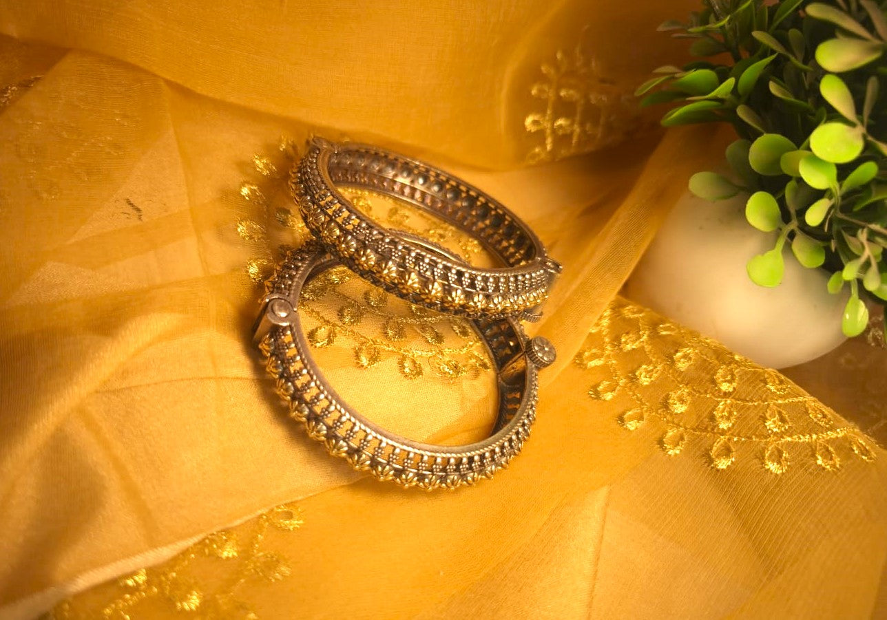 Dual Tone Antique Floral Kada Bangles ( in pair ) – Oxidised Silver & Gold Openable Ethnic Bangles for Women