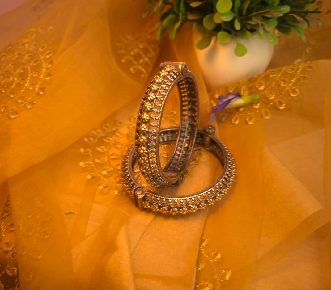 Dual Tone Antique Floral Kada Bangles ( in pair ) – Oxidised Silver & Gold Openable Ethnic Bangles for Women