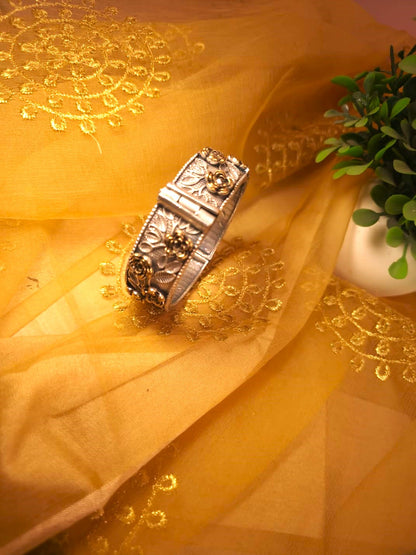 Dual Tone Floral Oxidised Kada Bangle (Single piece )
