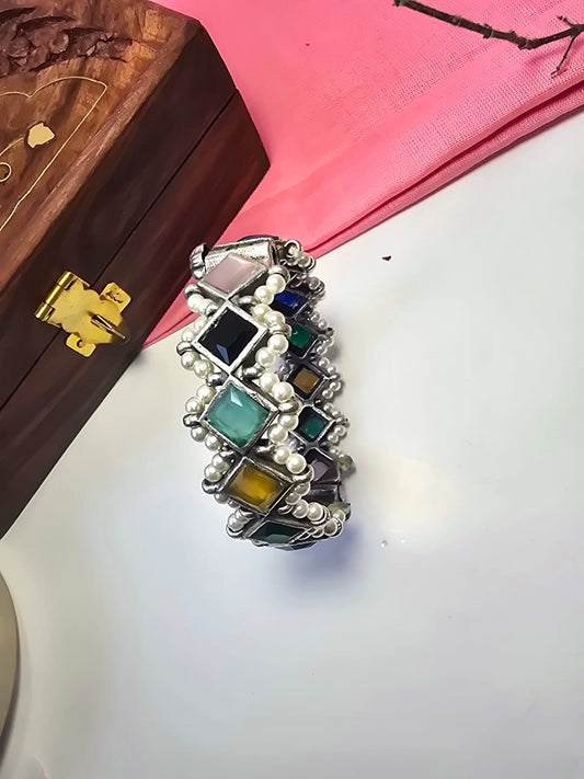 Vintage Multicolor Monalisa Stone Kada Single piece with Pearl Detailing