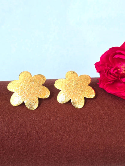 gold-finish floral brass stud earrings