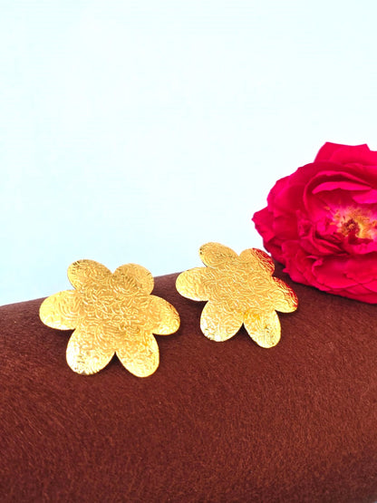 gold-finish floral brass stud earrings